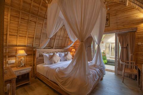Vacation Fiesta! 4BR Deluxe Room in Mengwi
