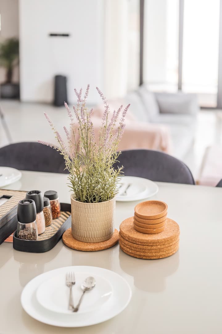Dining area image 1