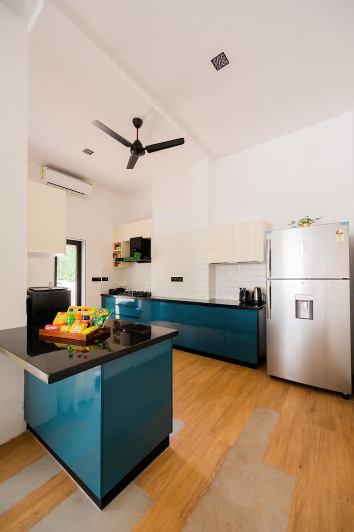Full kitchen image 2