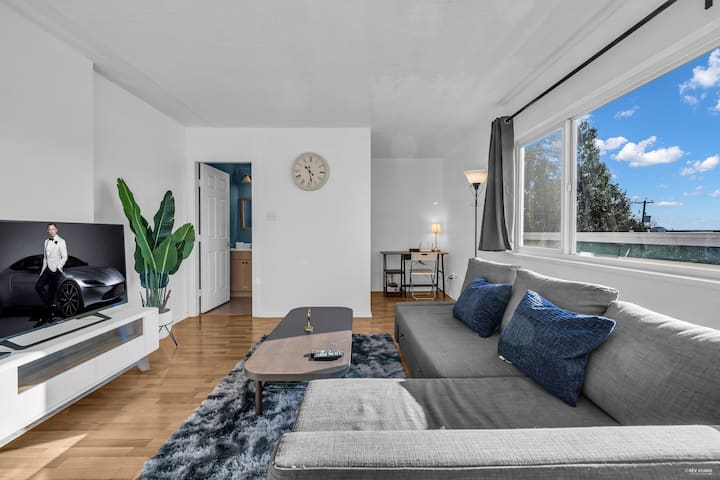 Contemporary 1br C/ To Yvr, Dt - Vancouver
