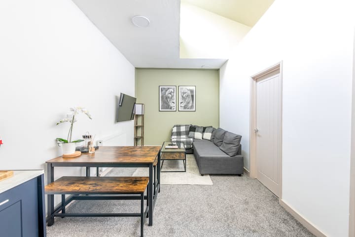 Upnor House-Free Parking by Prescott Apartments gallery image 3
