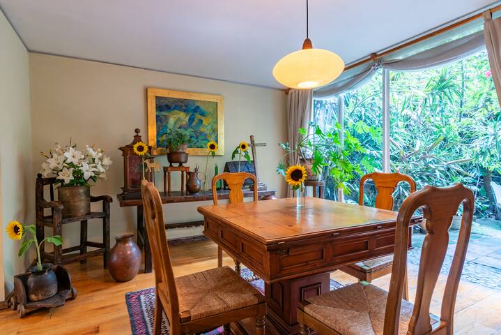 Artist’s Atelier | Roma 3BR Orchid House gallery image 5