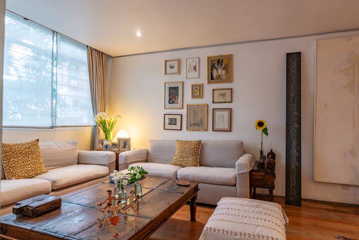 Artist’s Atelier | Roma 3BR Orchid House gallery image 4