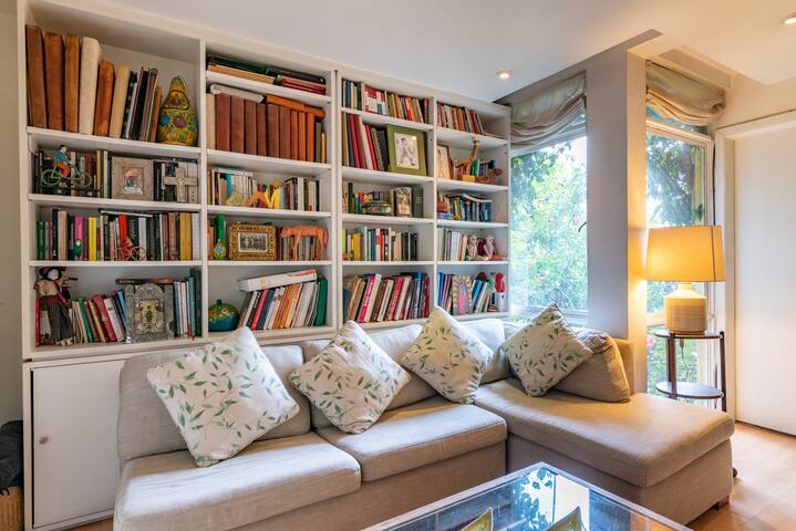 Artist’s Atelier | Roma 3BR Orchid House gallery image 2