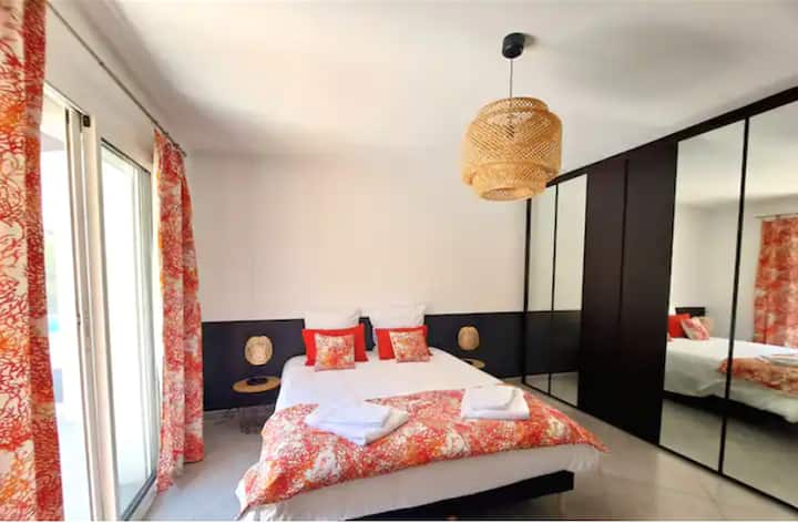 160 ГЛАВЕН АПАРТАМЕНТ С ВОДНА СТАЯ