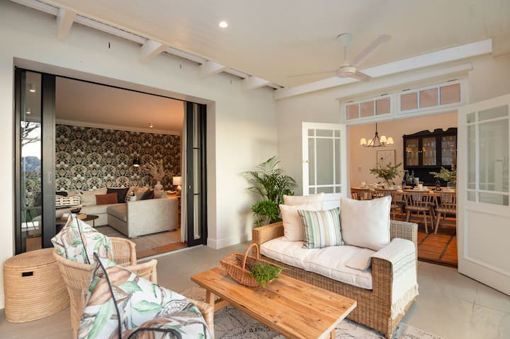 Luxury Mount Vernon Manor With Housekeeping - Paarl