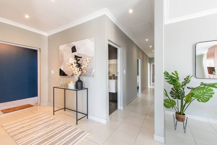 Fuchsia Collection: Fuchsia Oasis 4 bedroom house gallery image 2