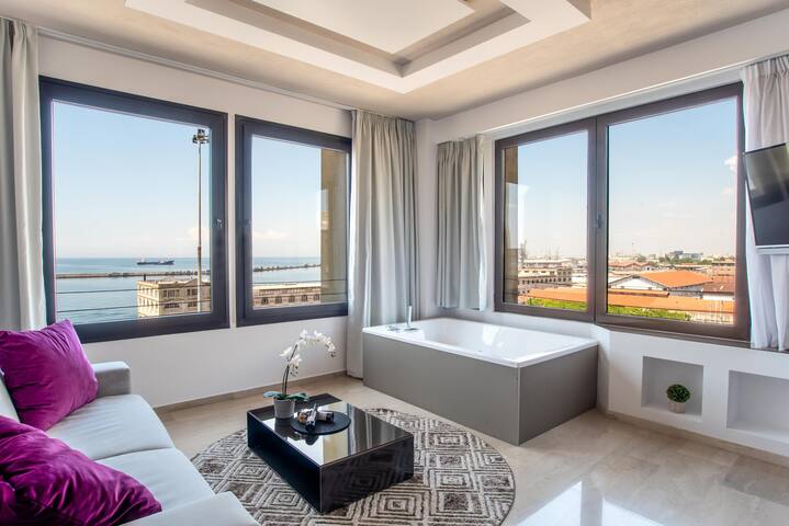 Riviera Jacuzzi&Sea view suite gallery image 2