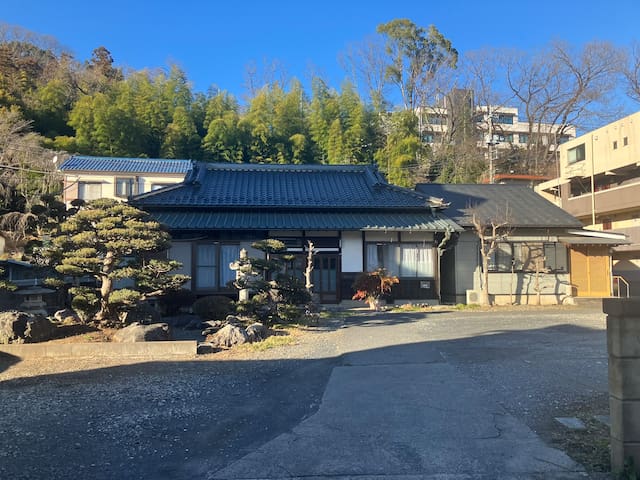 山に近い純日本風の古民家　駅から徒歩10分　目の前にスーパー
