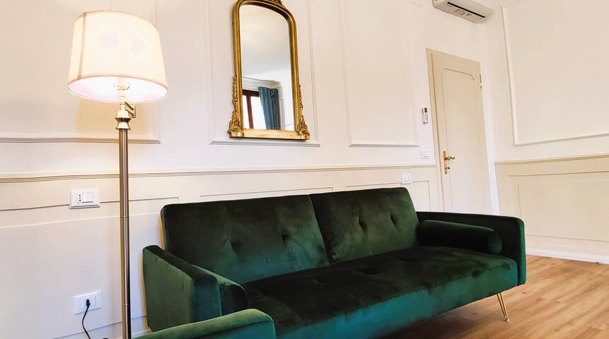 Oliver Twist in Venice gallery image 4