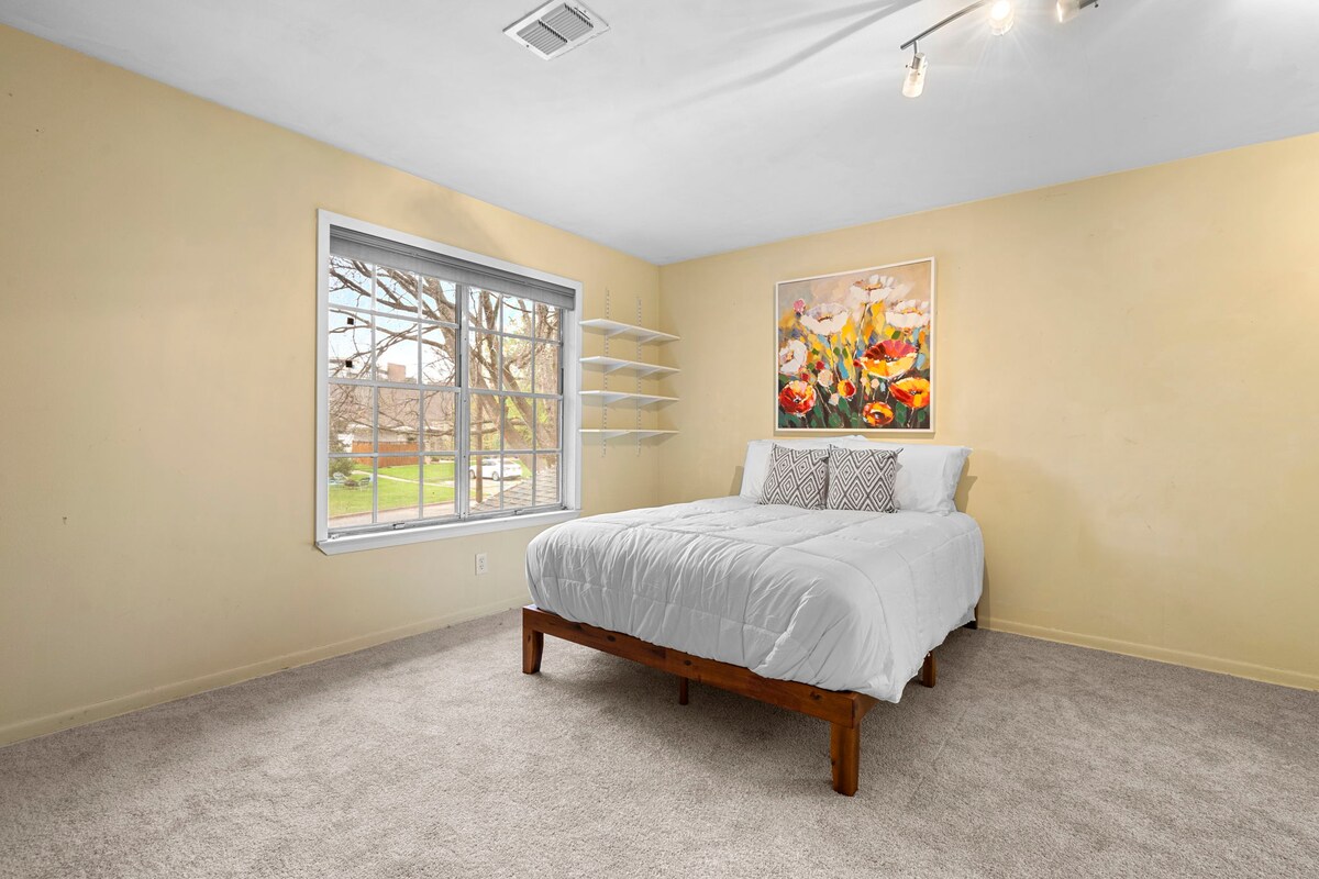 Bračni krevet (160x200) s luksuznim madracem i posteljinom 