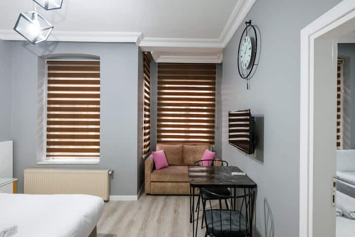 Large Family Suite Flat With Elevator In Taksim - Maslak