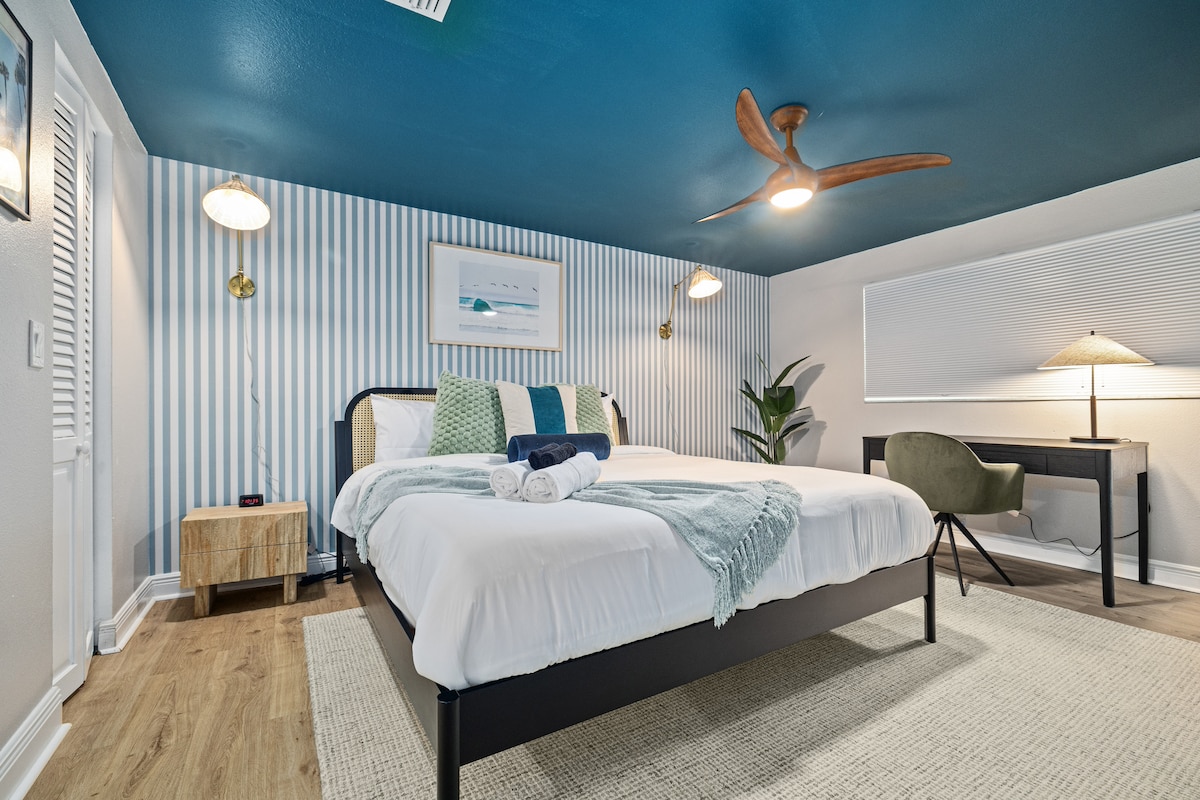 Televizor Roku 50"në dhomën e gjumit