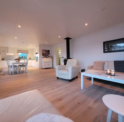Popular Airbnb listing: Villa Aurora - Couple getaway - Instaworthy view in Balsfjord