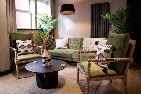 200-Yr Victorian Landmark | City Centre | Sleeps 6