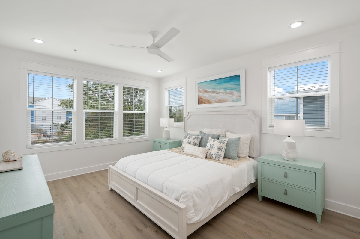 Spálňa 5.  Obrázok 1. Manželská posteľ s pripojenou kúpeľňou.