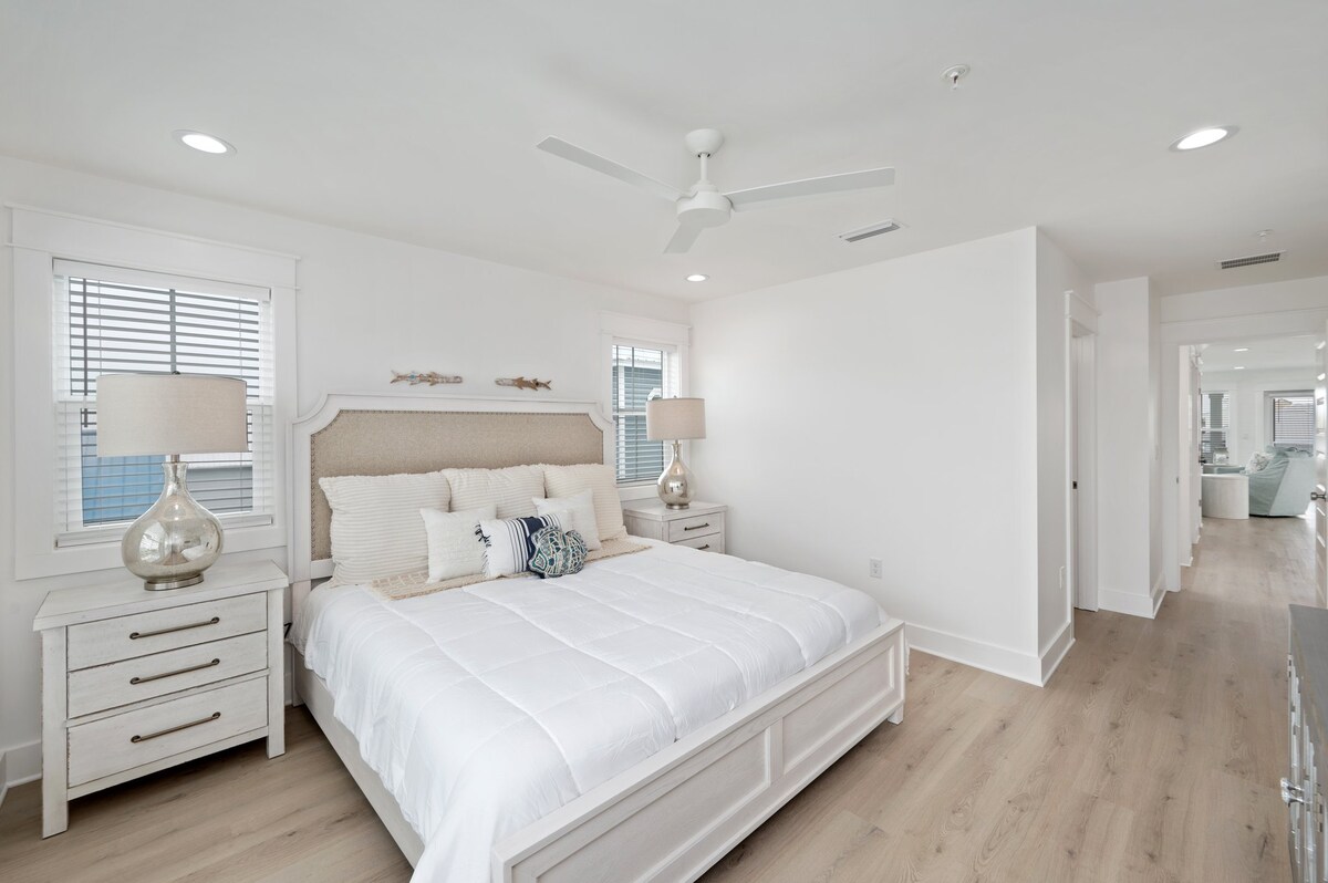 Spálňa 8.  Obr. 2. Manželská posteľ s pripojenou kúpeľňou.