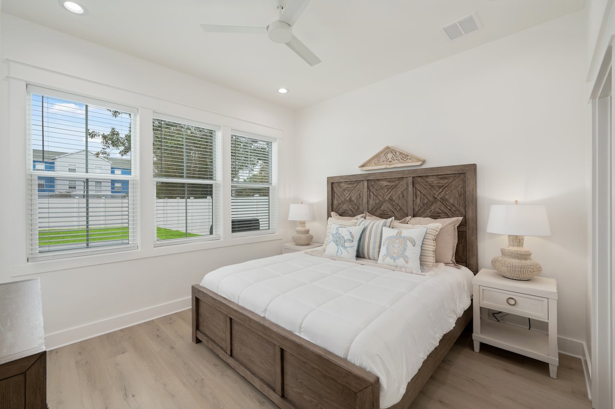 Spálňa 2.  Obr. 1.  Manželská posteľ s pripojenou kúpeľňou.