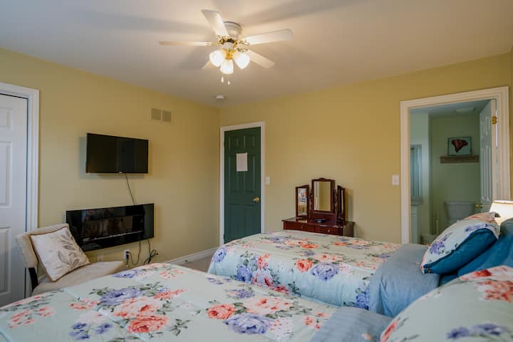 Harp & Crown Room