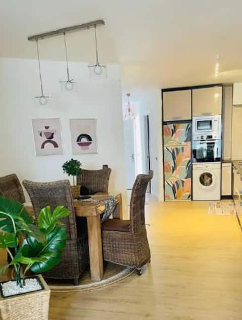 Successful Airbnb property: Comfortable and centric apartment 2 people in Calp