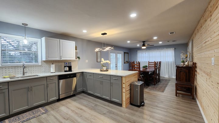 Full kitchen image 1