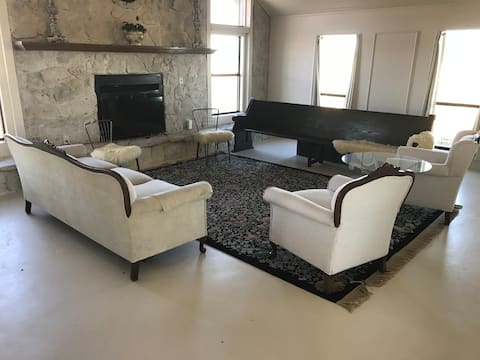 8 miles from Baylor, Countryside estate near Waco