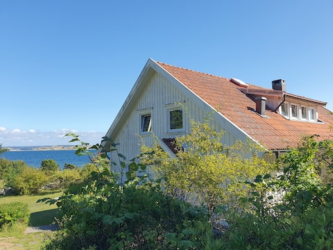Large house near the sea all year round on lovely Sydkoster