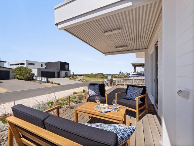 Bluewater Retreat at Jays Beach gallery image 3