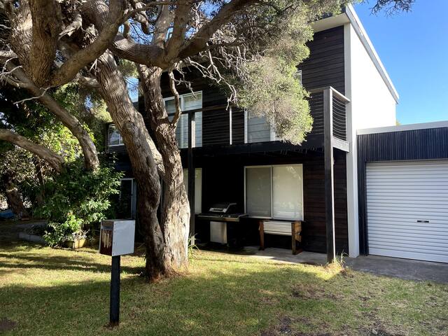 Entire house, Point Lonsdale gallery image 2