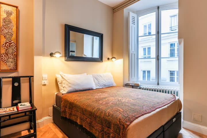 חדר נוחות, עם מיטת קווין סייז