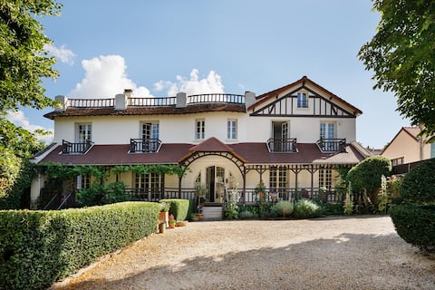Maison de Chasse du Roi - Demoiselles à Versailles