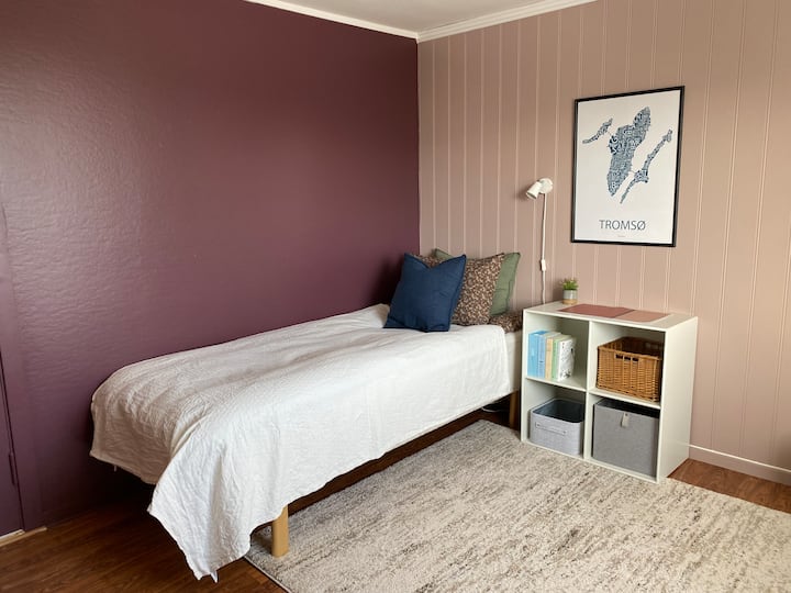 Spálňa 1, jednolôžko s možnosťou ustlania manželskej postele (180 cm). 