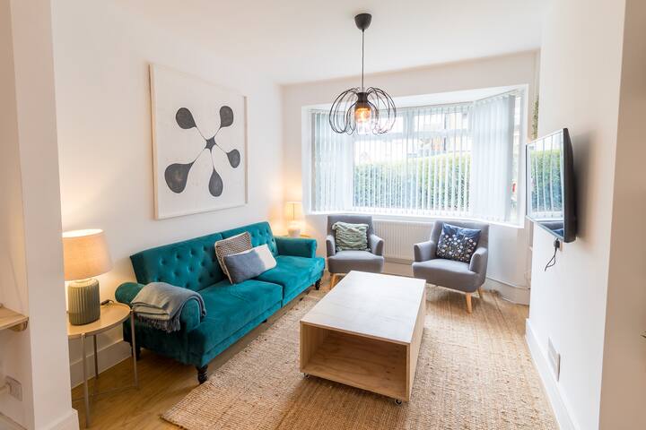 Professional Stay | Van Parking | M4 | Sleeps 5 - Newport