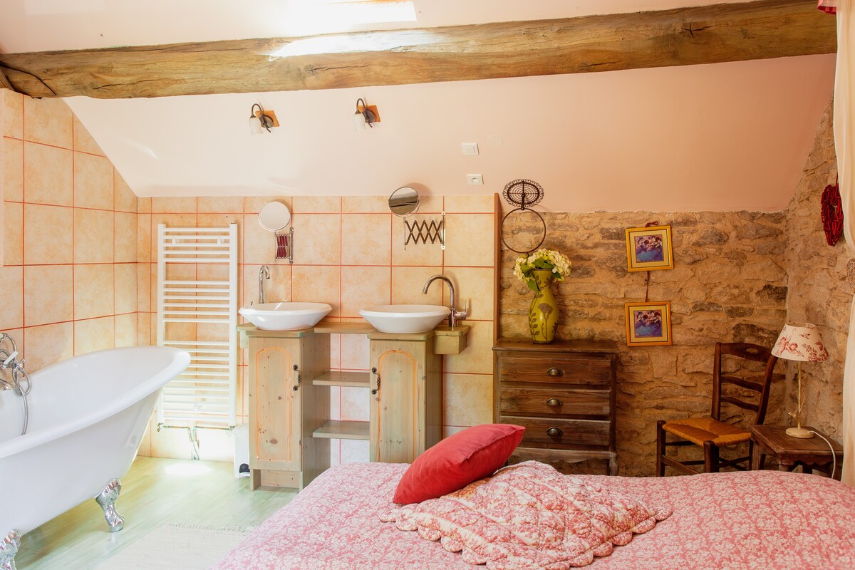 Gite Elmiah - شخصان