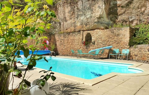 Nature and Charm*Pool*Beynac