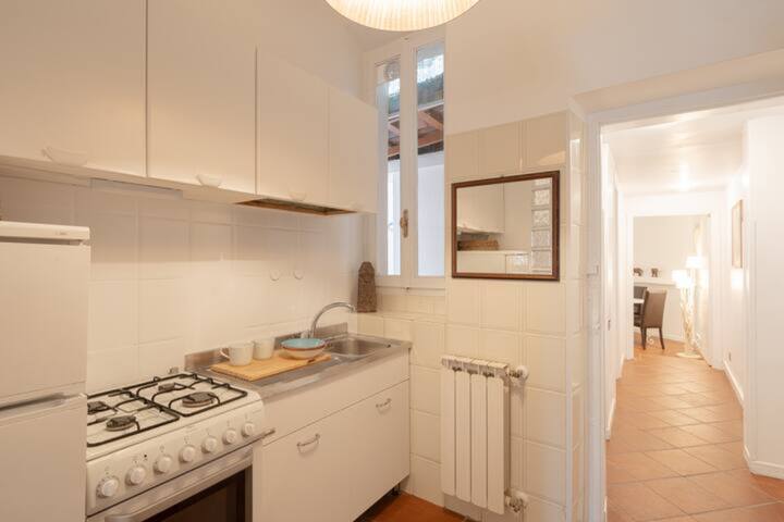 Campo Dei Fiori Luxury Apartment 10 Guests gallery image 2