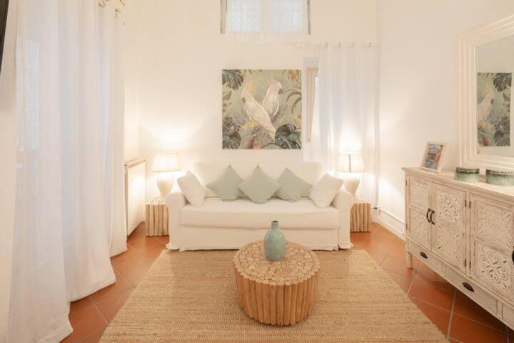 Campo Dei Fiori Luxury Apartment 10 Guests gallery image 4