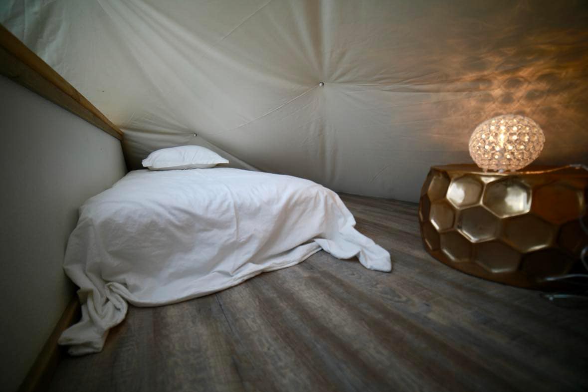 Cute loft area right next to the skylight offers star gazing from your bed 