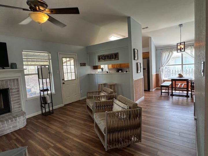 Beautiful Roanoke Home! - Flower Mound, TX