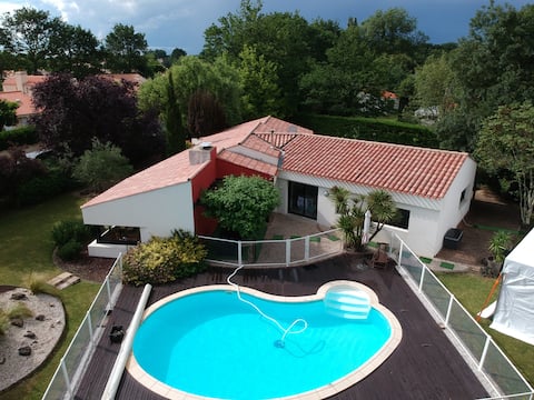 Top performing Airbnb: Vacation home with pool in Challans