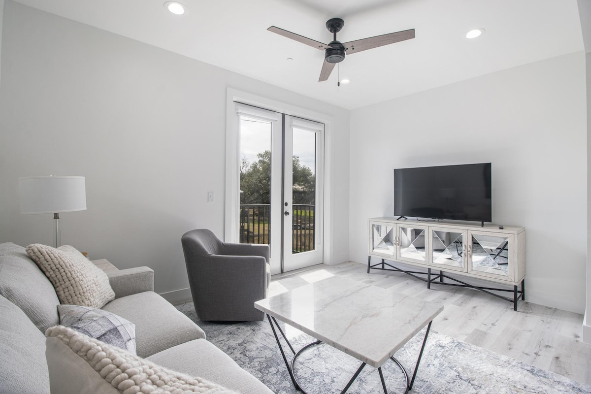 55" Smart TV - login with your credentials!