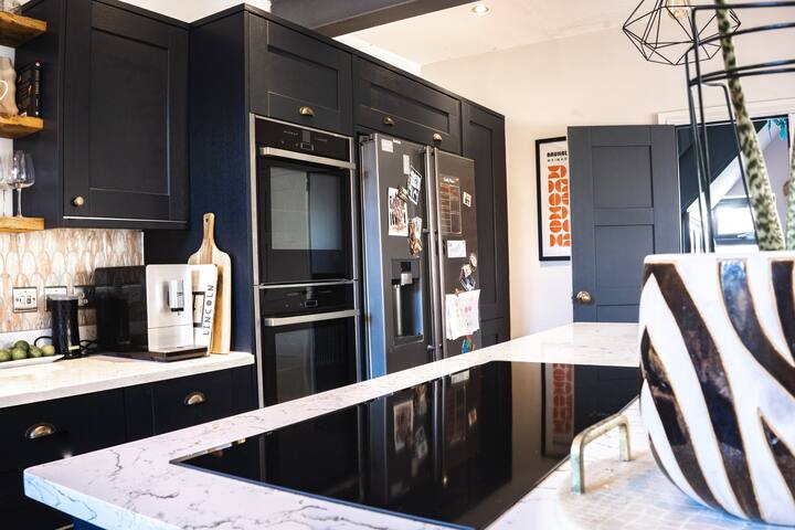 Detached house in Bishopston gallery image 5