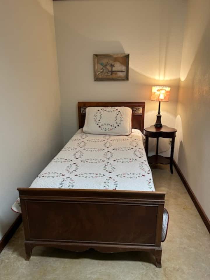 Sunrise 5 second Twin bed closeup