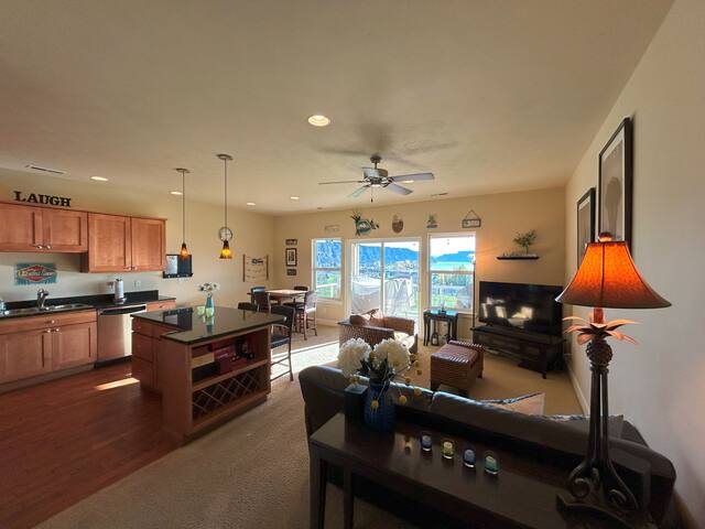 Select Rentals At Crescent Bar LLC managed Airbnb listing 3