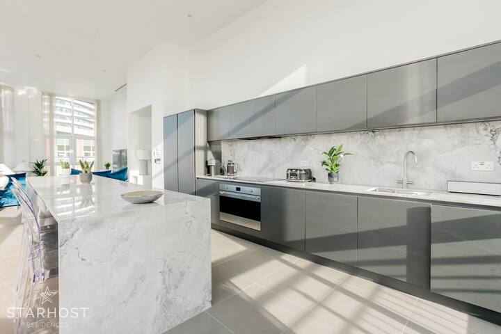 Amazing 3 Bed Penthouse with River Views & Parking gallery image 3