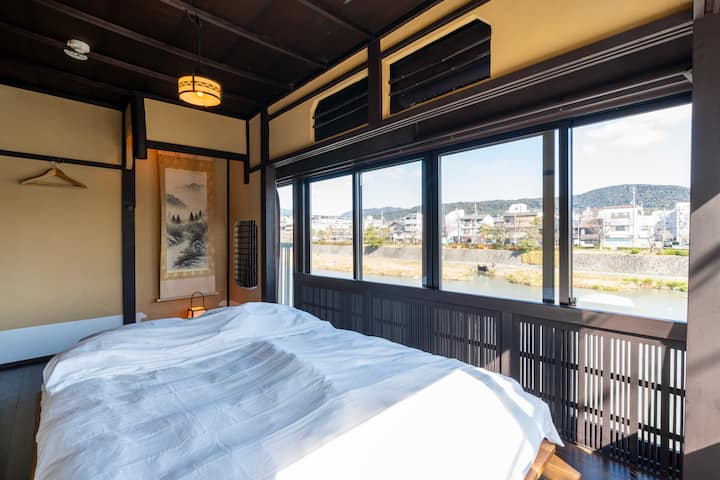 Kyoto Inn By The Kamo River, Quietly Weaving Time - Kioto