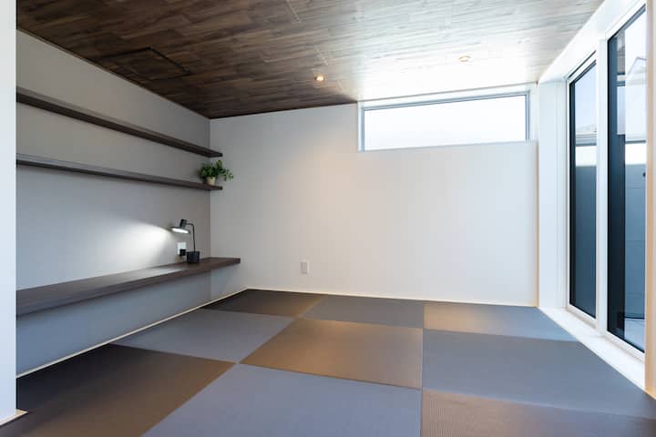 Room B　和室 　/　Room B - Japanese Room