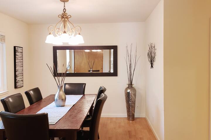 LA: Spacious + Comfortable in Palo Alto-4 bedroom gallery image 4