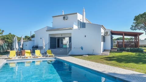 Serene Villa Laranjeira|4BR, Pool & Garden – Vilamoura