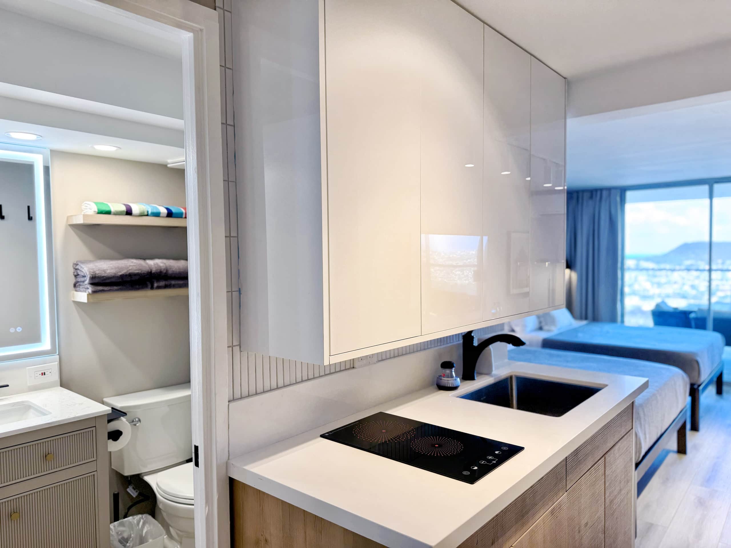 40FL-Ocean & Diamond Head Views-Premium Studio - Image 12